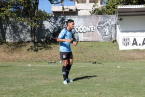 Série B: Com chances de ter Baya como titular, Ponte Preta finaliza preparação para encarar Avaí