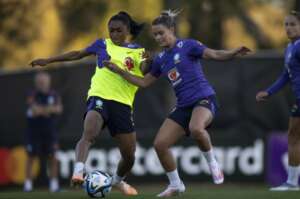 Com Marta poupada e Barbara lesionada, seleção brasileira faz coletivo com portões fechados