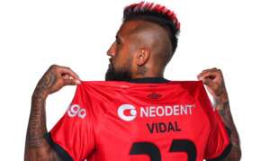 Athletico-PR oficializa contratação do volante Vidal, ex-Flamengo