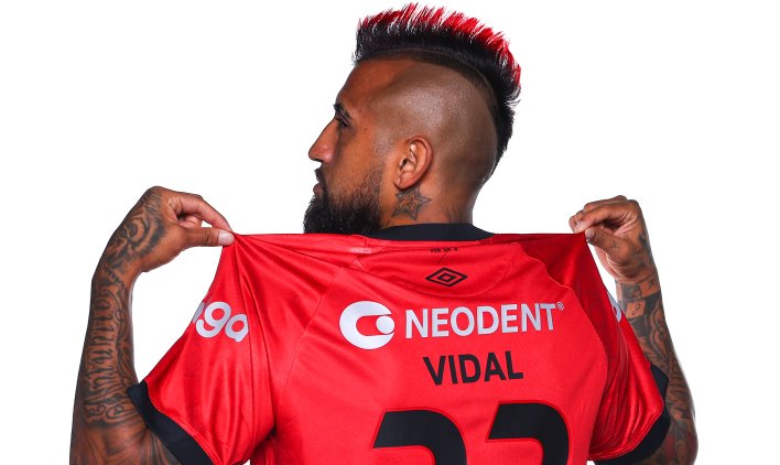 Vidal passa por cirurgia no joelho no Chile e pode não defender mais o Athletico-PR