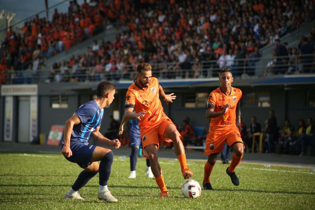 Catarinense Série B: Líder Santa Catarina encara o Caravaggio no domingo