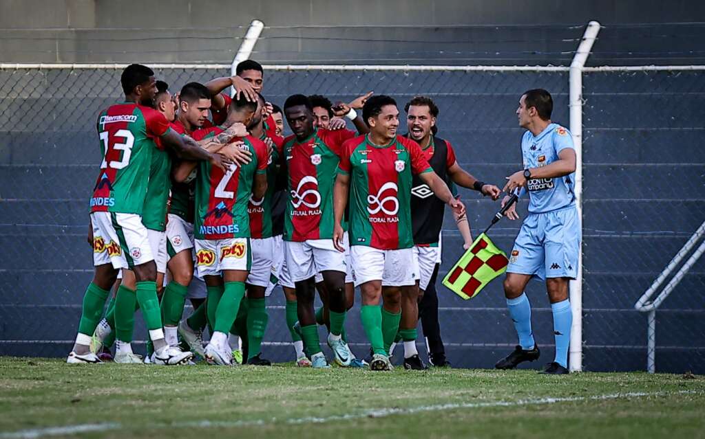 São Caetano 0 x 2 Portuguesa Santista – Com dois a menos, Briosa vence Azulão