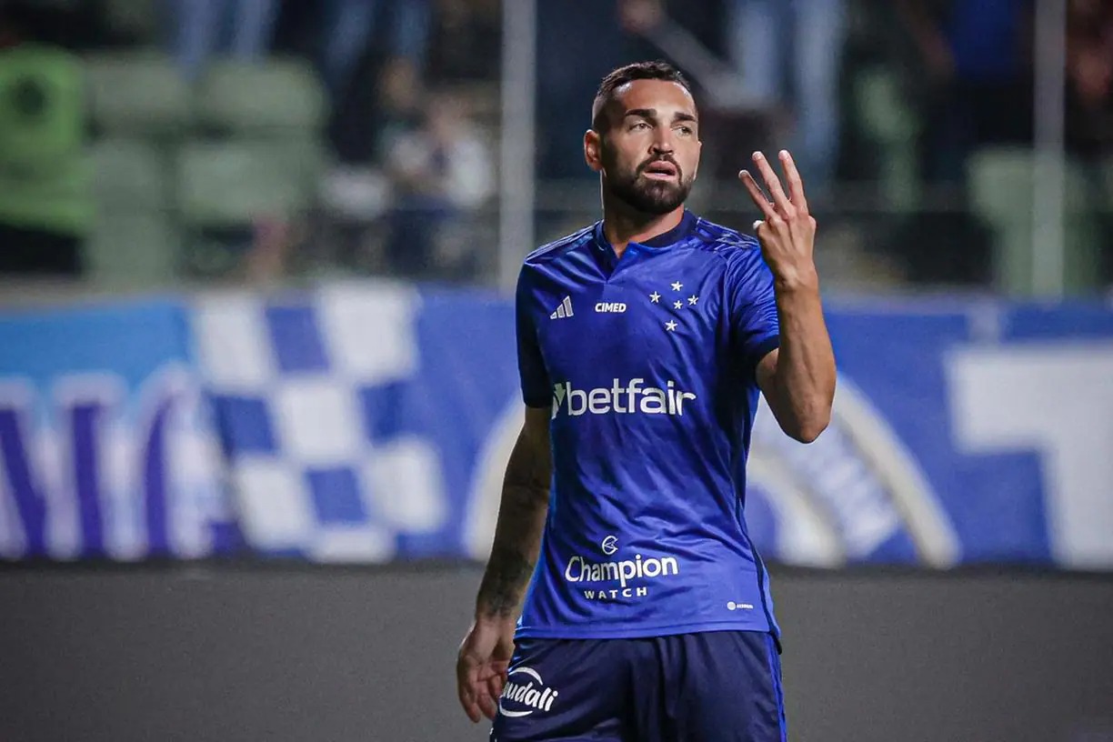 Gilberto é alvo de críticas da torcida do Cruzeiro (Foto: Cruzeiro/Divulgação)