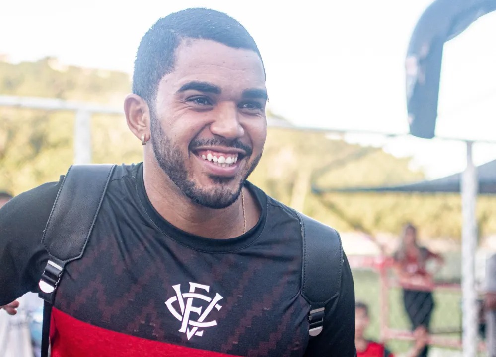 Série B: Vitória confirma renovação contratual com goleiro