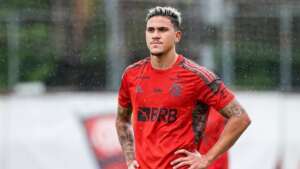 Pedro volta a treinar no Flamengo após ser agredido e não se reapresentar