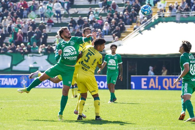 Yuri Lima saiu lesionado