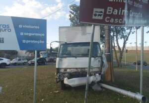 Maior artilheiro do União São João evita acidente após freio de caminhão falhar