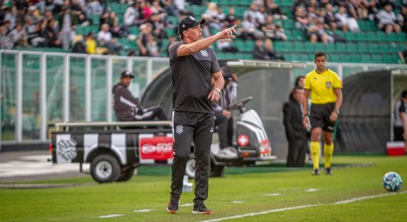 Série C: Léo Baiano preocupa, mas Figueirense pode ter três retornos