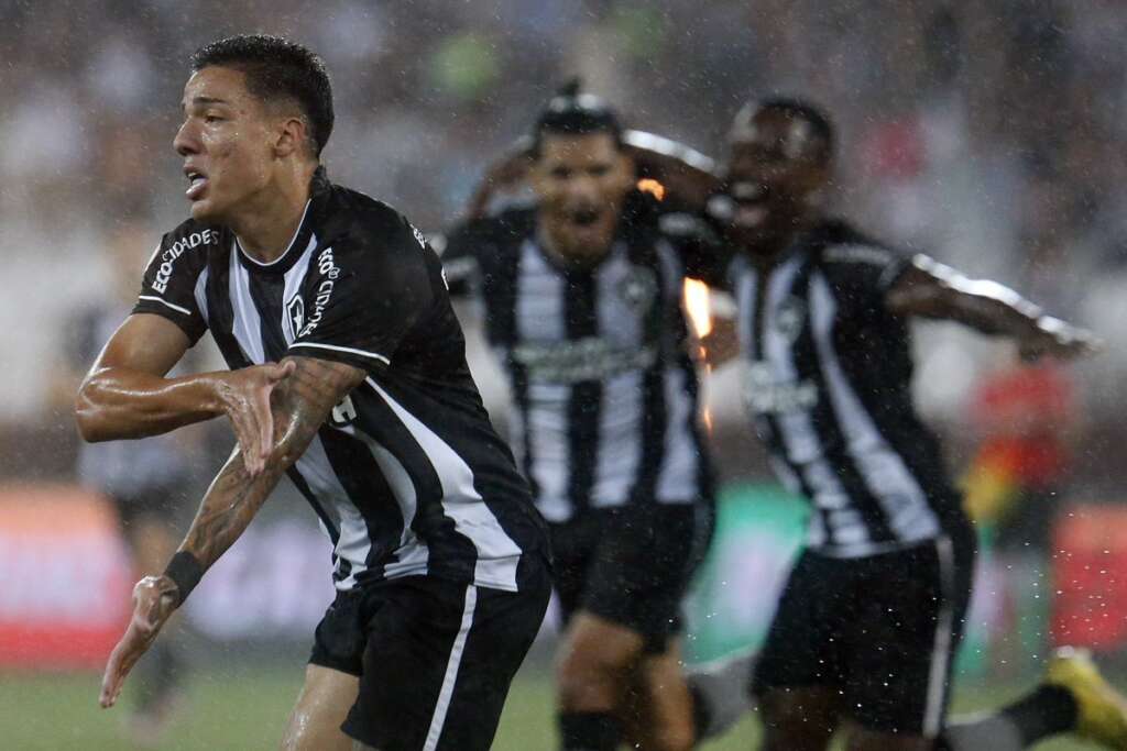 Brasileirão: Botafogo volta a jogar bem, vence Fortaleza e abre cinco  pontos na liderança