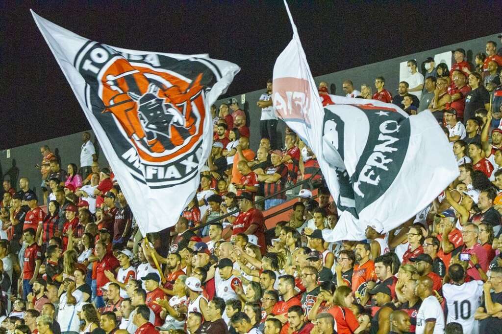 Torcida do Brasil-RS comemora a classificação à segunda fase da Série D (Foto: GEB / Divulgação)