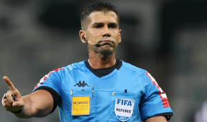 CBF vê pênalti marcado a favor do Santos como erro e afasta árbitro Bruno Arleu de Araújo