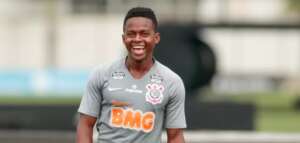 Série B: Depois de André Balada, Ponte Preta negocia com meia ex-Corinthians