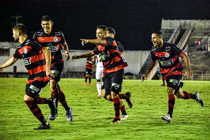 Campinense-PB vence o Globo-RN, mas está eliminado da Série D do Brasileirão (Foto: Estephanes Francelino / Campinense)