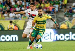 Atacante comemora primeiro gol no retorno ao Cuiabá: 
