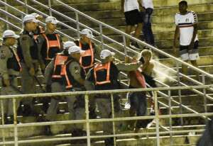 Torcedores de Campinense e Santa Cruz promovem confusão no Amigão