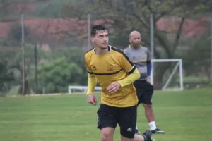 Série B: Criciúma renova com lateral Claudinho até 2024