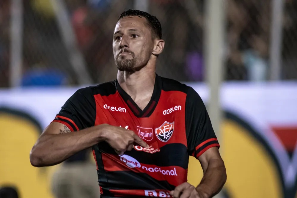 Dibble rescinde com Vitória