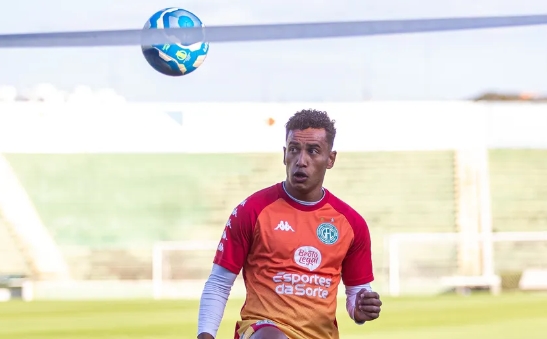 Série B: Titular absoluto, lateral vibra com sequência no Guarani