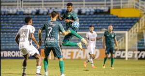 Floresta-CE 1 x 1 Figueirense-SC - Expulsões, pênalti perdido e placar igual