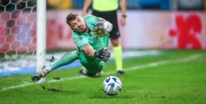 Goleiro do Grêmio se emociona com 2 pênaltis defendidos: 'Trabalhei e sofri muito'