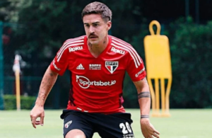 Gabriel Neves fratura costelas e desfalca São Paulo contra o Santos