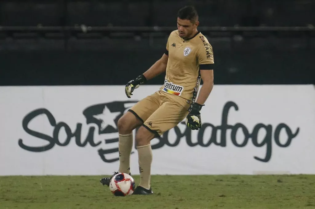 Série B: Guarani acerta com goleiro Douglas Borges, que negocia rescisão com Botafogo-RJ