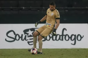 Série B: Guarani acerta com goleiro Douglas Borges, que negocia rescisão com Botafogo-RJ