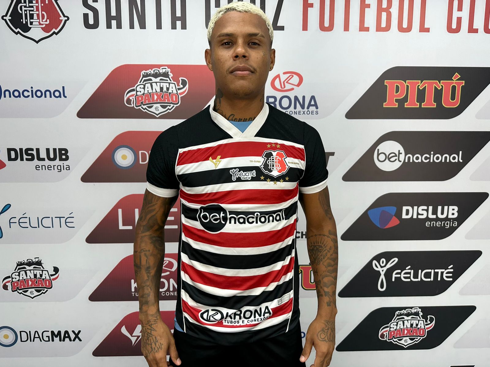 Iago Silva apresentado Santa Cruz