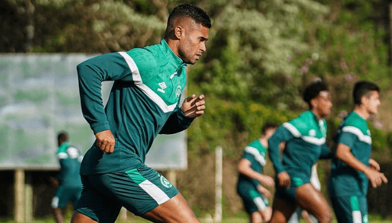 Goleiro do Brusque quer vitória contra Chapecoense como presente de  aniversário