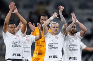 Corinthians x Universitario-PER - Pressionado, Timão chega de vitória fora de casa