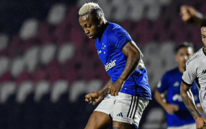 Atacante Paulo Vitor fala sobre primeiro jogo em casa pelo Cruzeiro: 'Não vejo a hora'