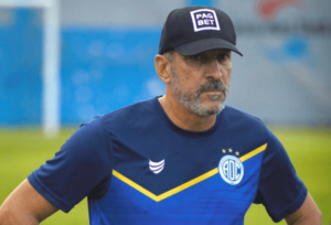 Série C: Confiança-SE demite técnico Vinícius Eutrópio após goleada por 4 a 0