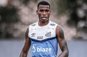 Novo meia treina pela 1ª vez no Santos e vira opção para Turra 'ajustar marcação'
