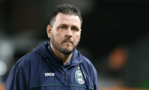 Coritiba efetiva o auxiliar e acerta contrato até dezembro de 2024