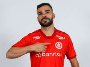 Internacional anuncia contratação de ex-volante de Palmeiras e Corinthians