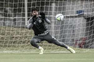 João Paulo trata inflamação no quadril e é dúvida no Santos para jogo com o Fluminense