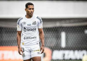 Com assistência, lateral se destaca na vitória do Santos