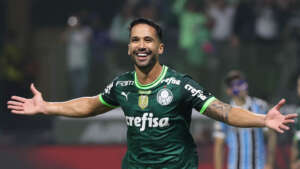 Palmeiras recebe proposta do Krasnodar, da Rússia, por zagueiro