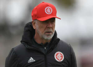 Mano Menezes elogia time misto do Internacional: 'Ganhamos jogadores'