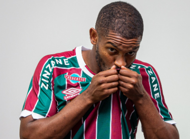 Alvo do Corinthians, zagueiro Marlon acerta retorno ao Fluminense