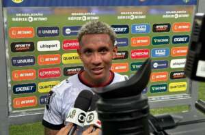 Wesley Pomba comemora a estreia com gol pelo Ituano