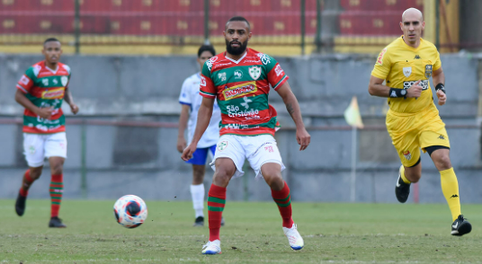 Copa Paulista: Volante da Portuguesa projeta clássico: "Todo cuidado será necessário" 1 portuguesa adriano jr