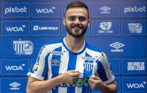 Série B: Poveda é apresentado e celebra acordo com o Avaí 