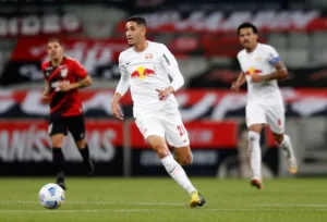 Vasco prepara proposta por volante do RB Bragantino