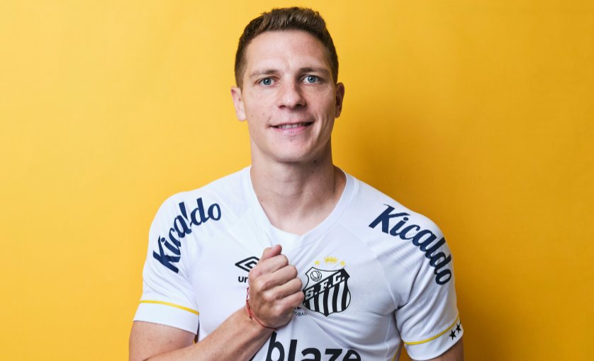 Santos anuncia contratação de Julio Furch, atacante argentino ídolo no México