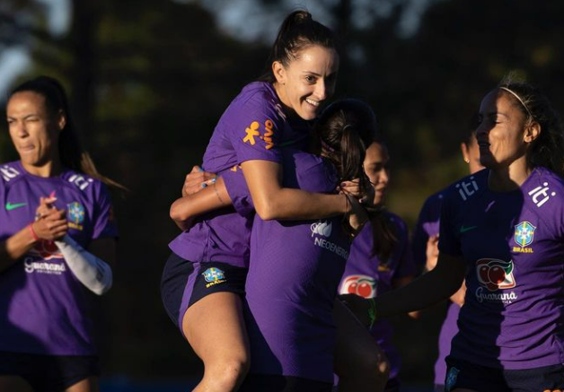 Seleção feminina fará jogo-treino com a China em preparação para a Copa