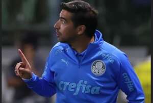 Árbitro relata na súmula reclamações de integrante do Palmeiras após jogo com Flamengo