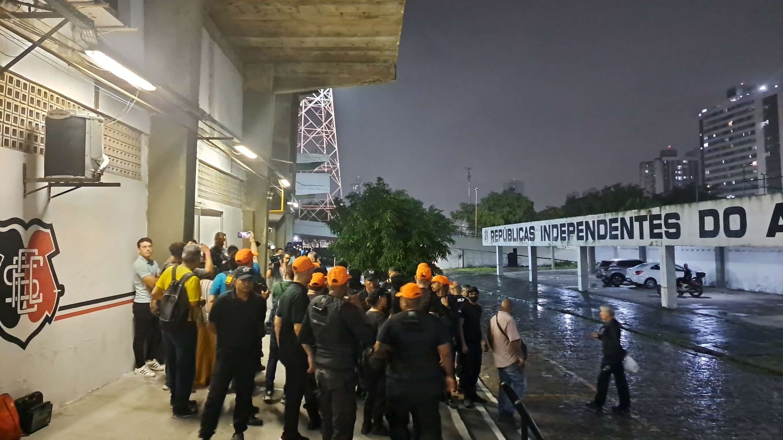 Torcida Santa Cruz protesto