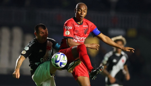 Athletico-PR vence o Vasco em São Januário