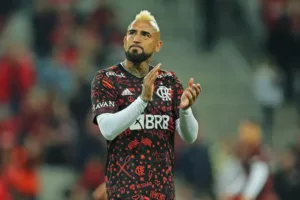 Flamengo anuncia rescisão e chileno fica livre para ser oficializado pelo Athletico-PR